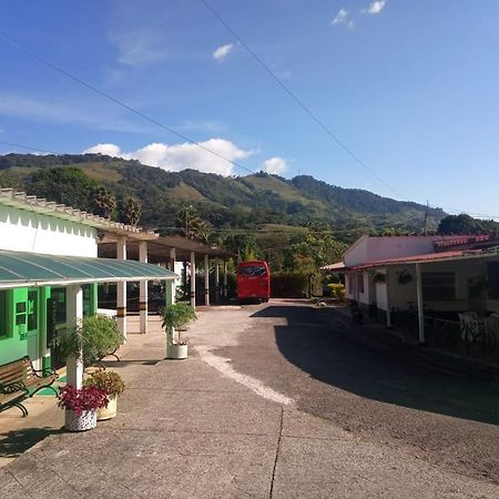 Готель Servituristicos La Esmeralda Santa Maria Екстер'єр фото